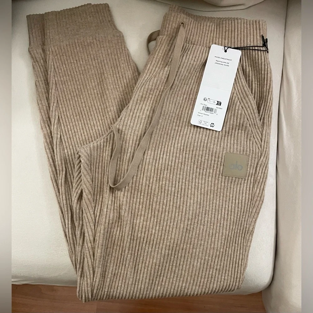 ALO Yoga Muse Sweatpants Joggers Ribbed in Gravel Heather Color Size S